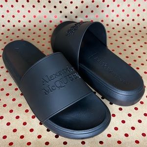 ALEXANDER MCQUEEN Men's Pool Logo Slider (New)
